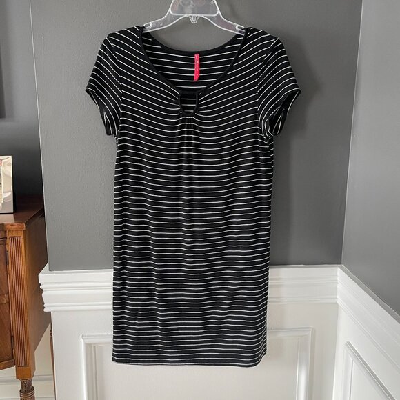 Ruby Ribbon Short Sleeve Tunic T-shirt Dress Black White Stripe Stretch Medium - Picture 1 of 3